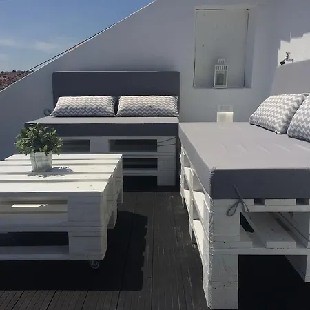 A Terrace On A Topfloor With A View Apartman Lisboa